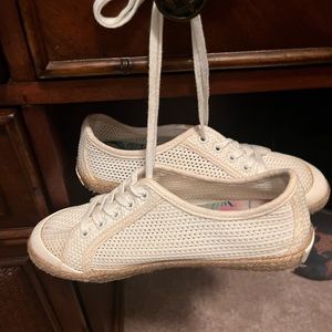 Tommy Bahama walking shoes size 6